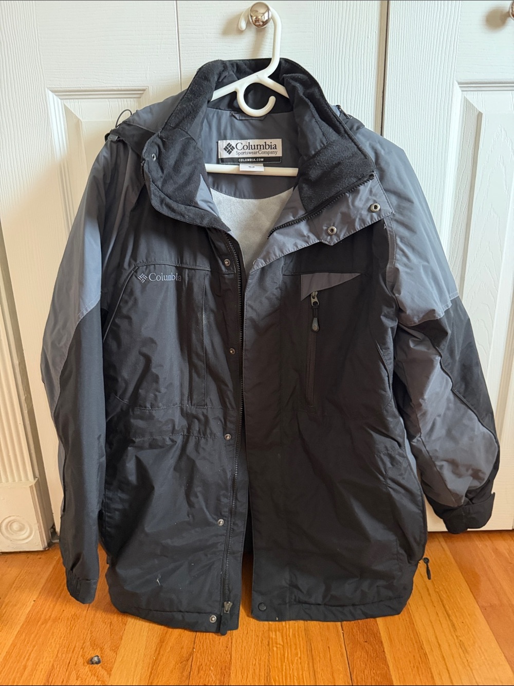 Columbia Men's Black and Gray Waterproof Rain Jacket